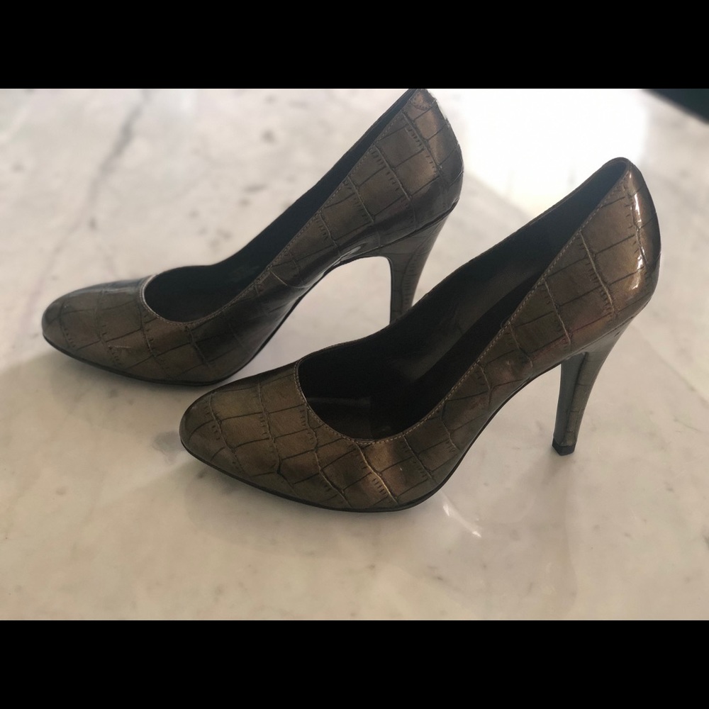 Jessica Simpson- Round Toe 4” heels